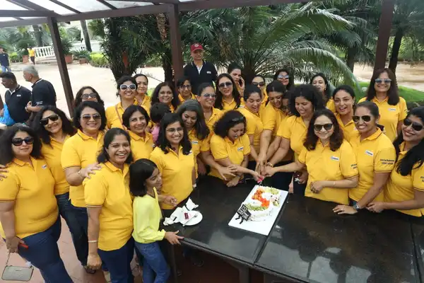 Women of the 51st ICC wearing tailormade yellow Polo Shirts - Delivered in 